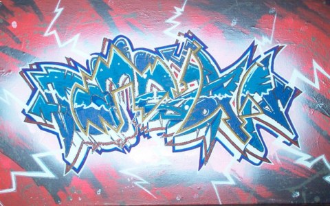 graffiti roze blauw